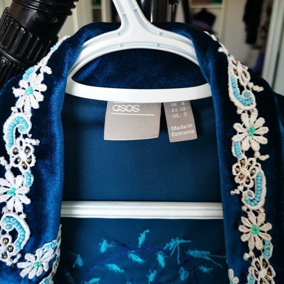 Hand Embroidered and beaded velvet Jacket - Picture 5 of 6